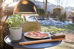 Extralange Pizzaofenbürste aus geöltem Eichenholz