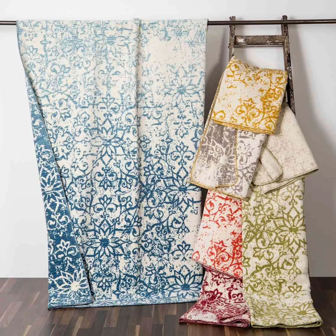 Jacquard Wohndecke Alva mit Vintage-Muster