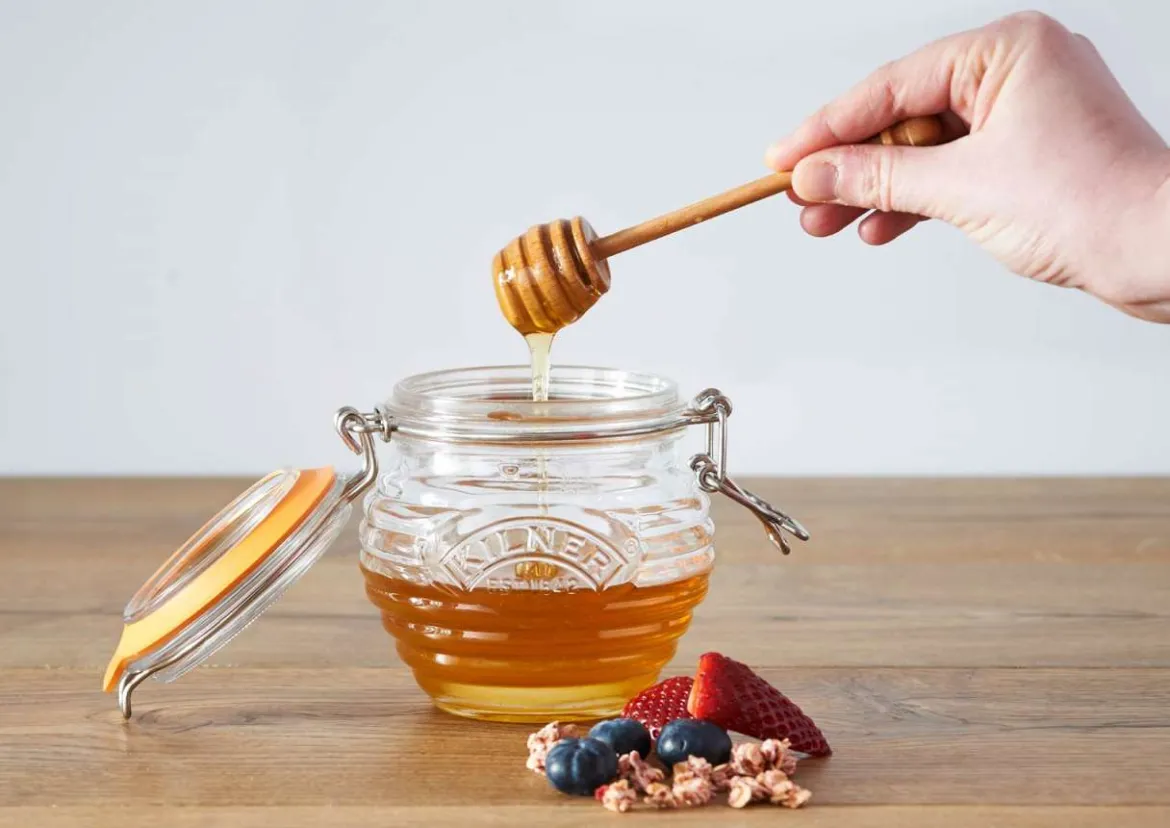 Kilner Honigglas mit Löffel aus Holz - Bienenstock Design