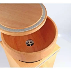 KoMo Fidibus Medium - kleine, starke Getreidemühle aus Buchenholz