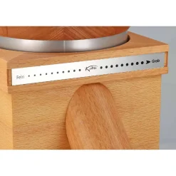 KoMo Fidibus Medium - kleine, starke Getreidemühle aus Buchenholz