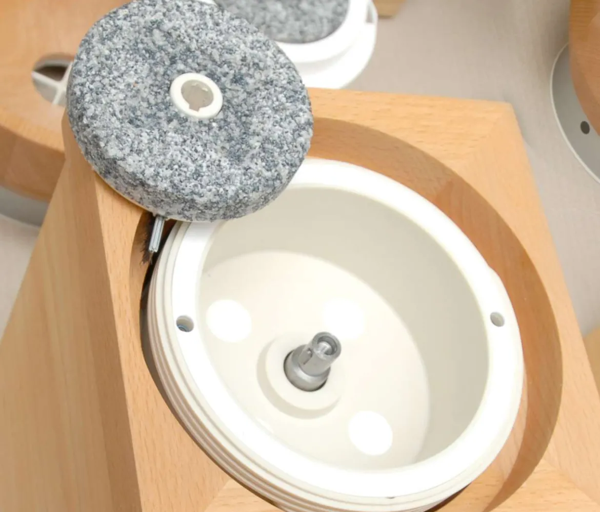 Komo Getreidemühle + Flocker Duett 100 als Kombimühle in Buche