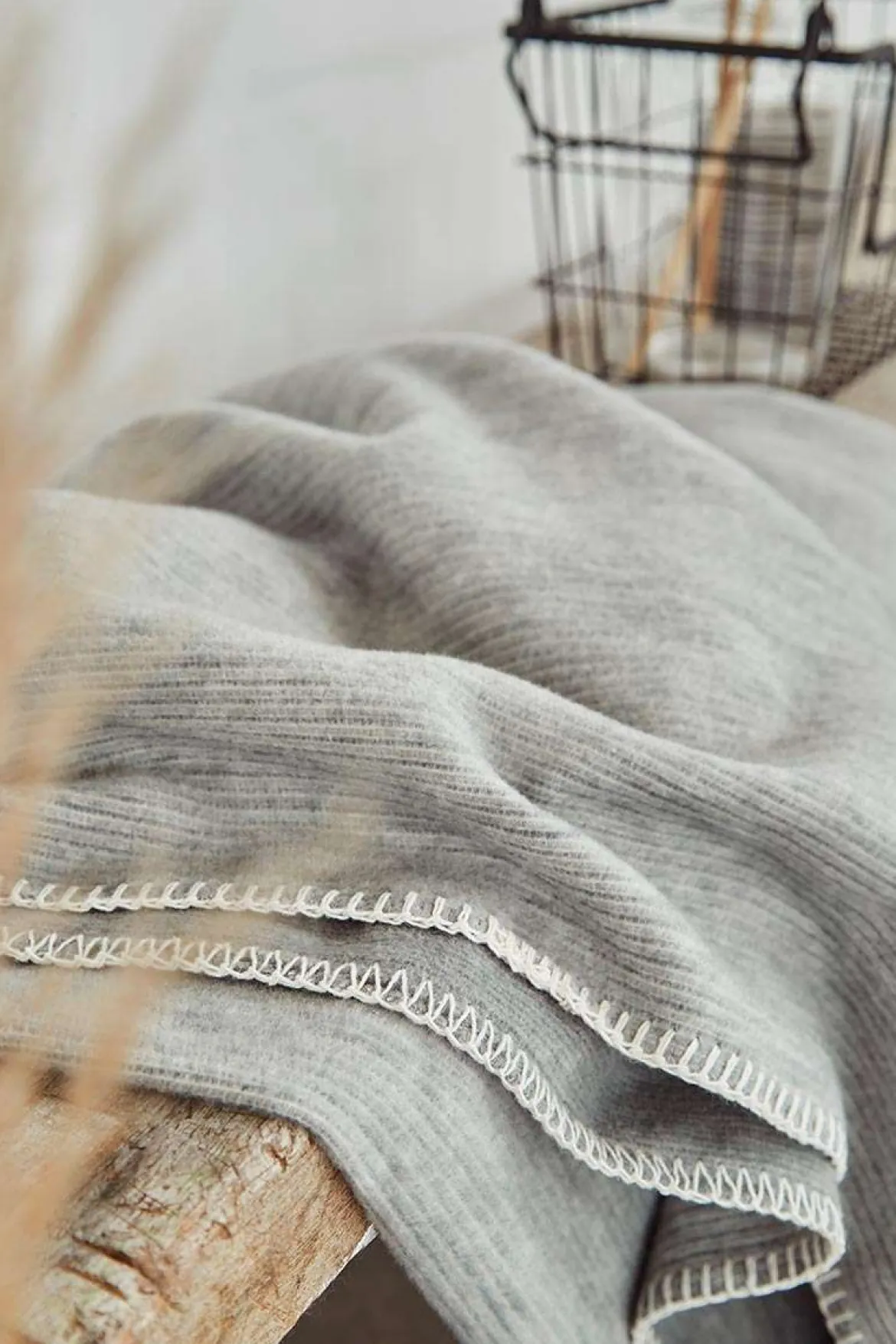 Kuscheldecke Lausanne – leicht & ideal für den Sommer