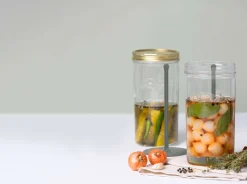 Praktisches Weithalsglas mit Heber für eingelegtes Gemüse