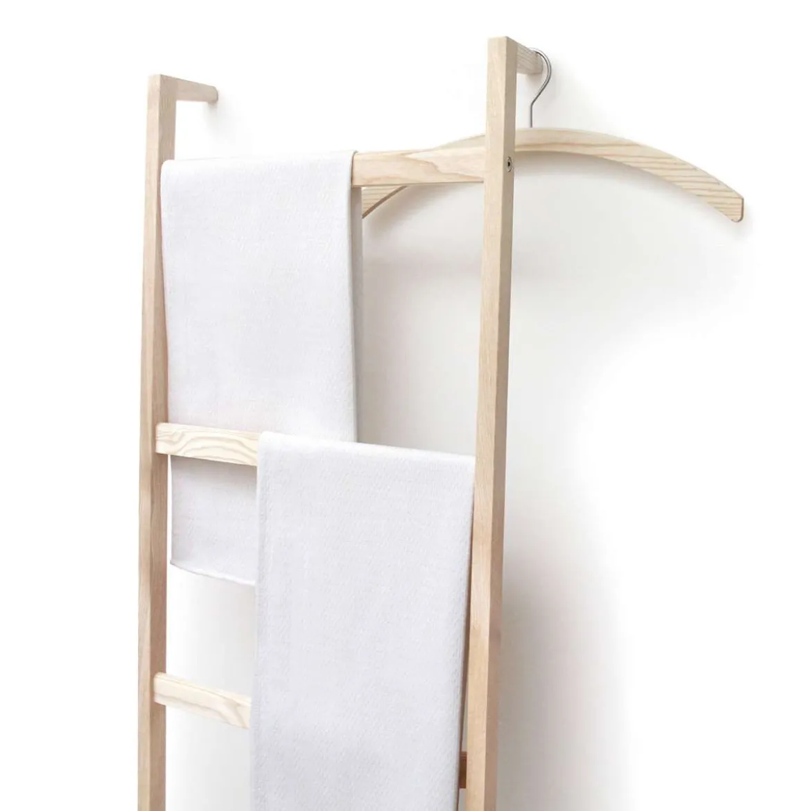 Wand Handtuchhalter Leo: Moderne Kleiderleiter aus Holz